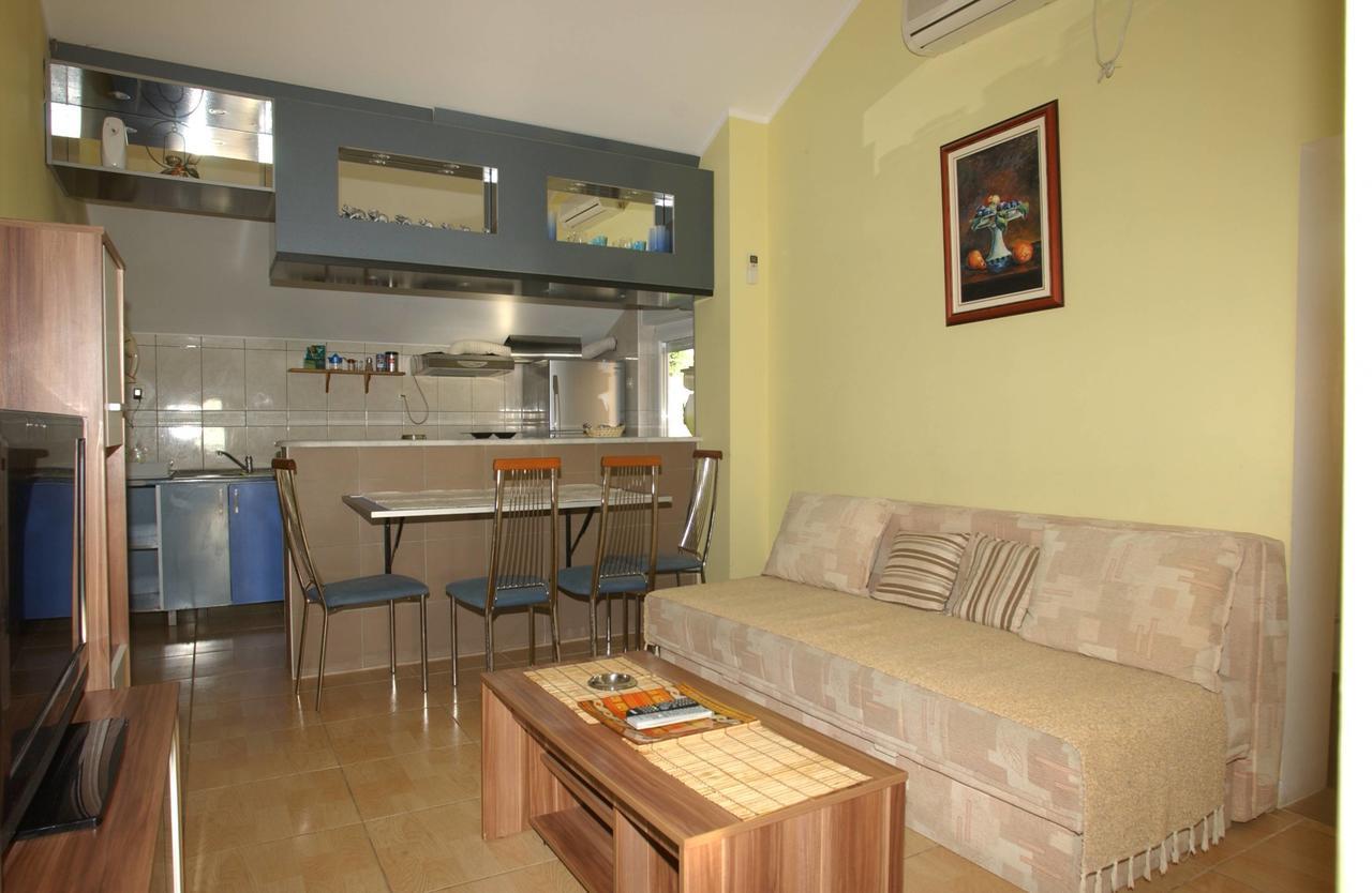 Mm Kovacevic Apartments Petrovac Buitenkant foto